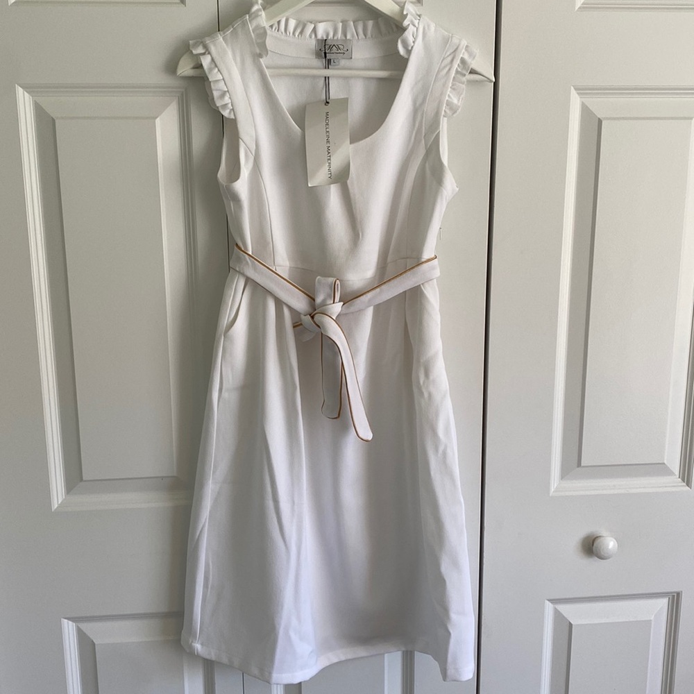 Madeleine Maternity white Flutter sleeve dress size Large